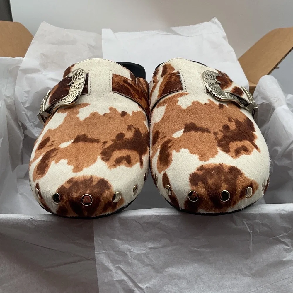 Gianni Bini Cow Print Hair Calf Western Buckle Clogs Mules Brown White 8.5M - Picture 3 of 9